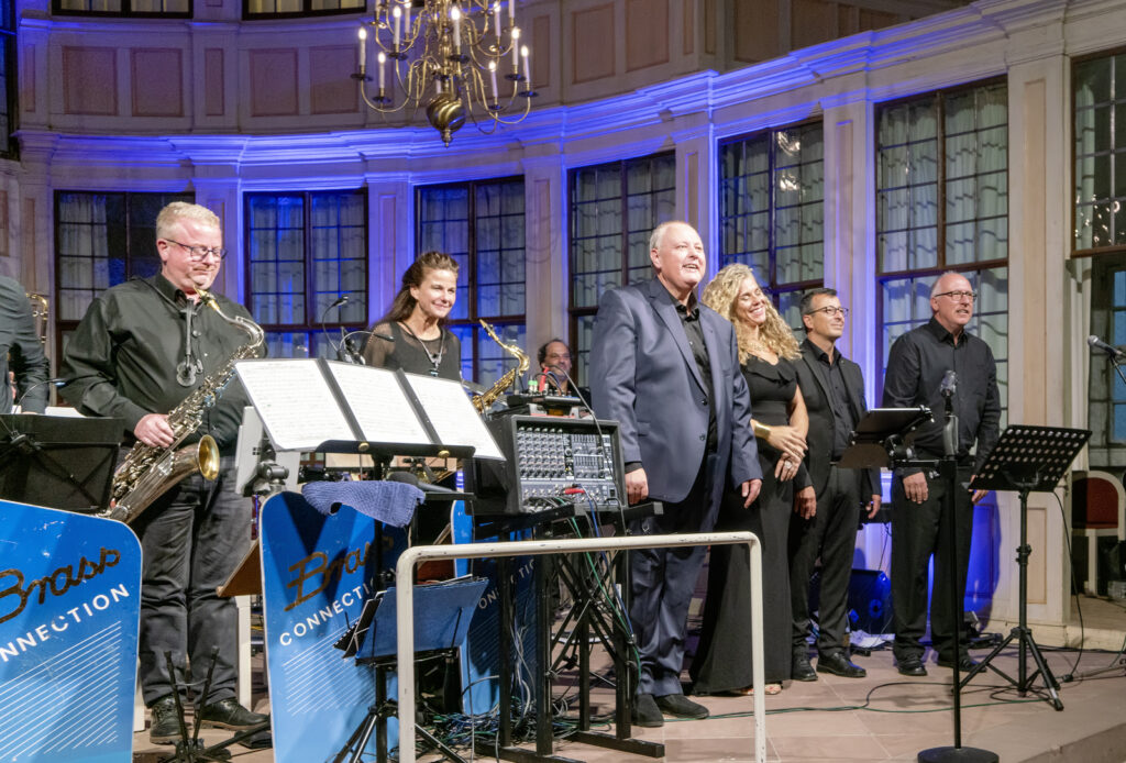 Die Bigband live in der Schlosskirche in Bad Homburg v. d. Höhe am 6. August 2023. Bilder: Josef-Stefan Kindler.
