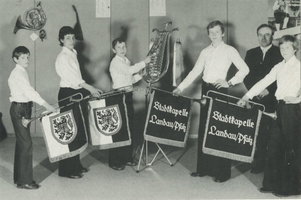 Die Fanfaren-Gruppe der Jugendkapelle 1978 mit ihrem Dirigenten Fred Schnerch sen.